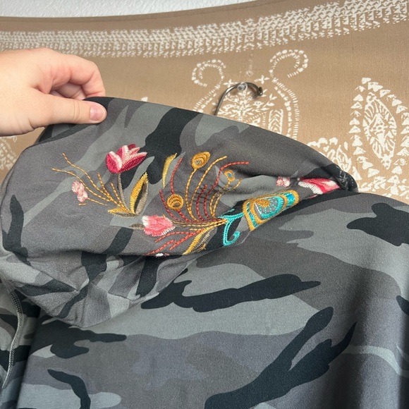 Johnny Was SHULA Modern Zip Up Hoodie in Camo - Picture 7 of 7